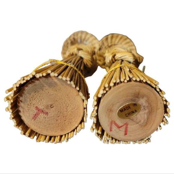 2 Vtg Hand Crafted Straw Wood Wicker Silk Flowers Ribbons Broom Dolls - Picture 9 of 10